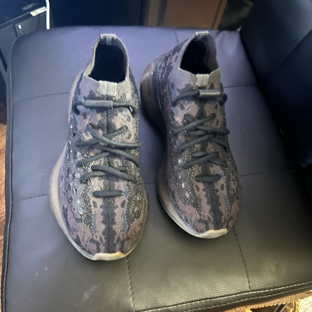 Yeezy size 4 1/2 worn few scratches on sole of shoe as shown in photo